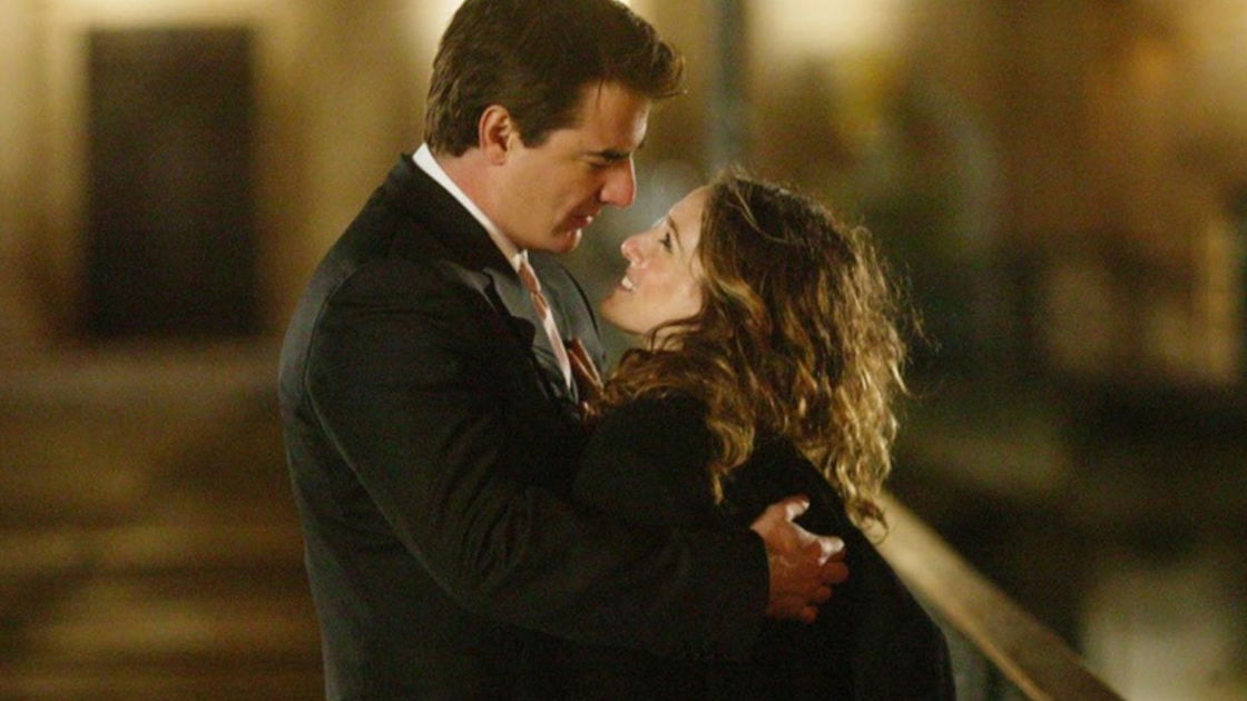 Copertina di Sex And The City, i momenti migliori di Carrie e Big: quali episodi riguardare, se ami la loro storia d'amore