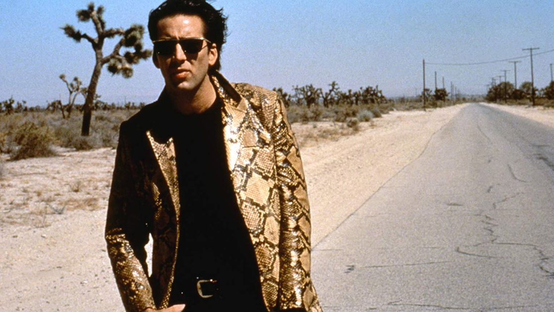 Copertina di Nicolas Cage visita la sua stessa tomba (perché lui è Nicolas Cage!)