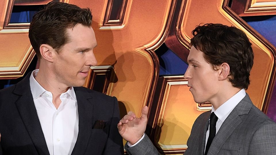 Copertina di Avengers: Infinity War, i tentativi disperati di Benedict Cumberbatch di fermare gli spoiler di Tom Holland [VIDEO]