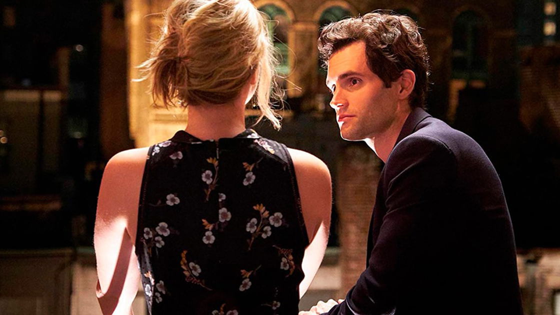 Copertina di You 3: la showrunner Sera Gamble annuncia una stagione "fuori di testa"