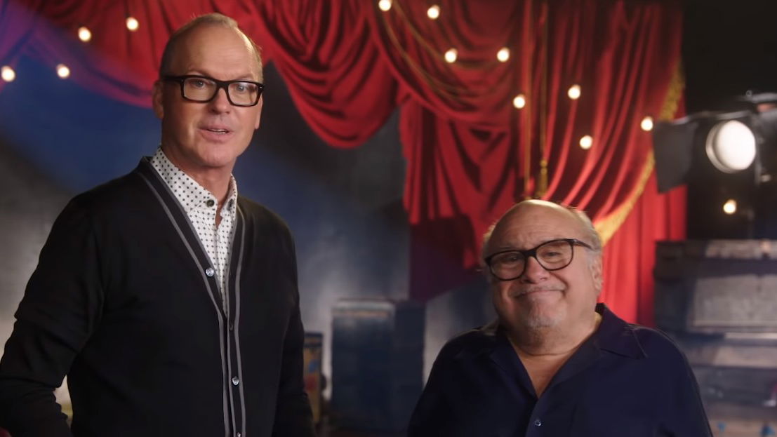 Copertina di Danny DeVito e Michael Keaton fanno a gara a chi conosce meglio Tim Burton