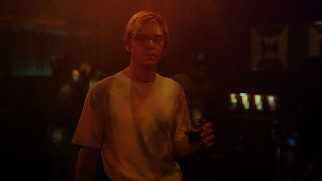 Copertina di Dahmer: Evan Peters si è immedesimato "troppo", il racconto