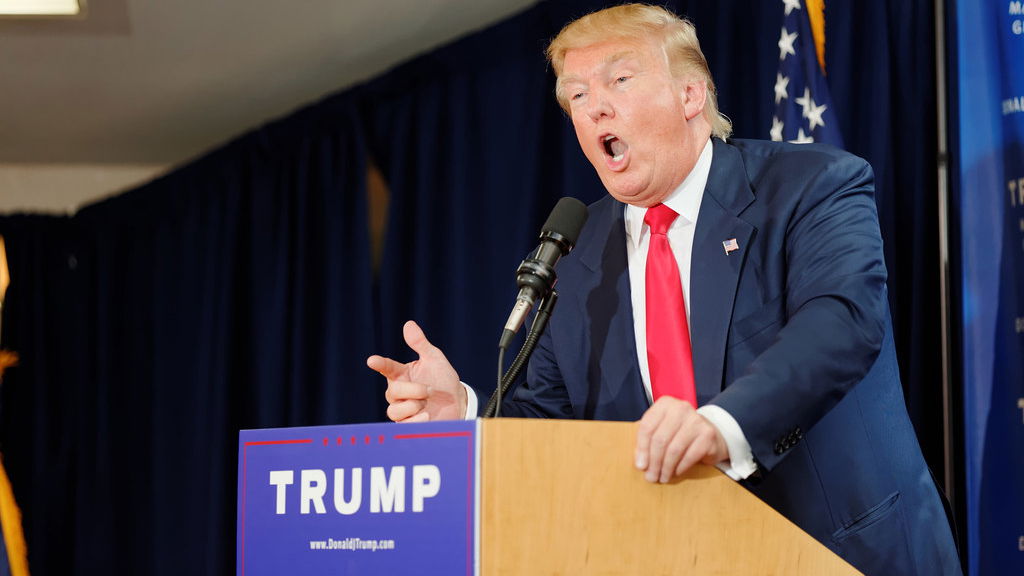 Copertina di Trump attacca Parasite (e Brad Pitt): il distributore del film lo trolla