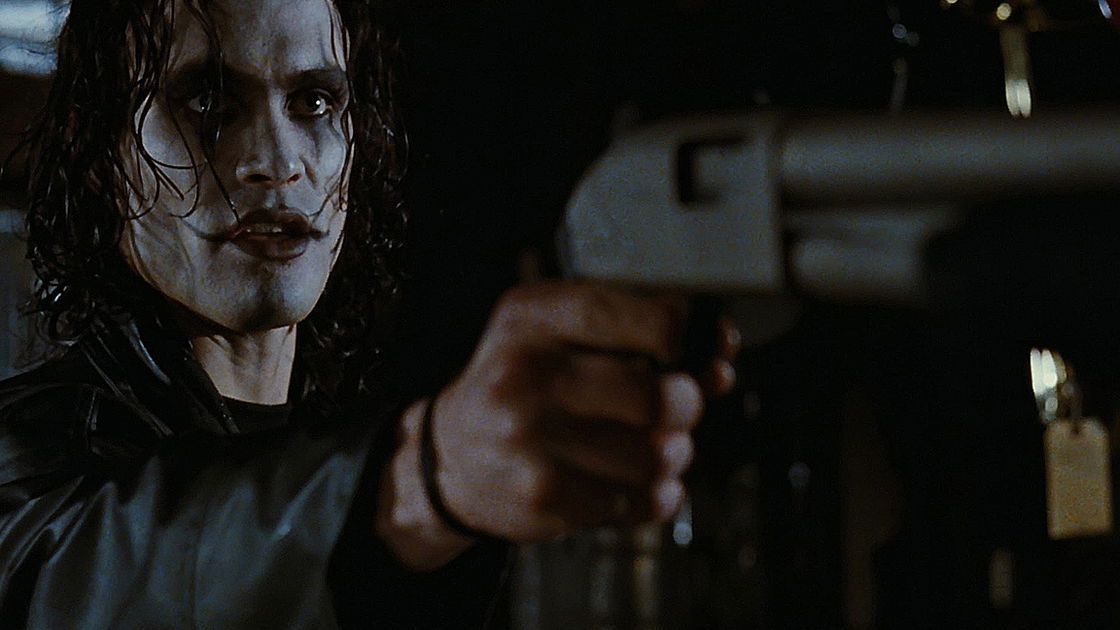 Copertina di Il Corvo: le frasi da ricordare tratte dal fumetto e dal film con Brandon Lee