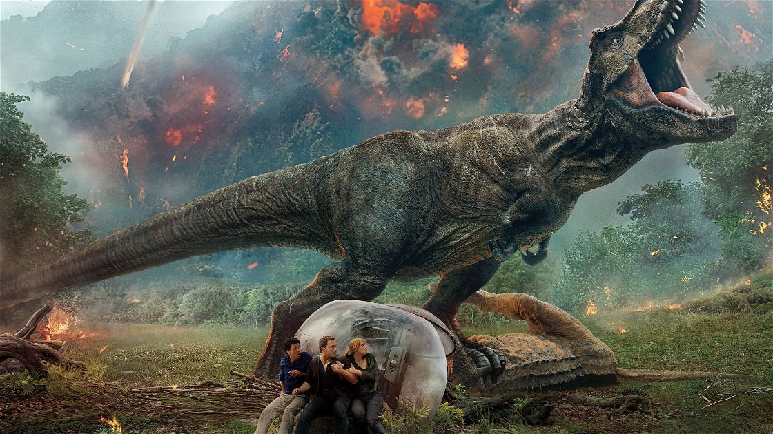 La portada de Jurassic World vuelve a lo básico: más animatrónicos y menos CGI