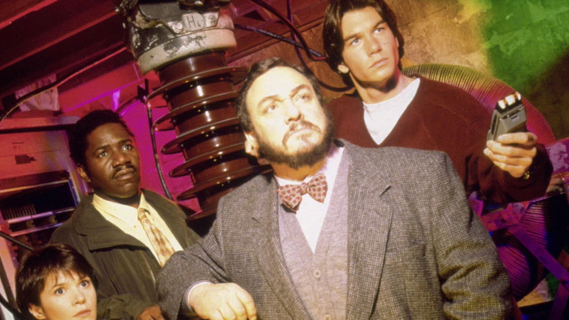 Copertina di Sliders: John Rhys-Davies e Jerry O'Connell vogliono il revival de I Viaggiatori
