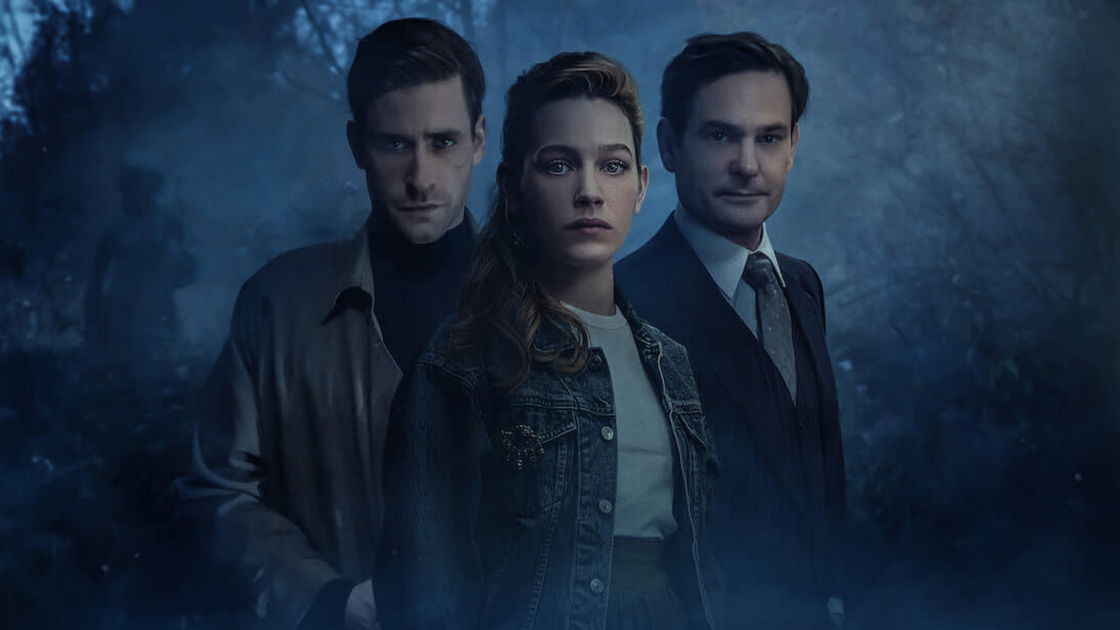 Copertina di The Haunting of Bly Manor: i nuovi character poster e i titoli degli episodi che anticipano una stagione terrificante