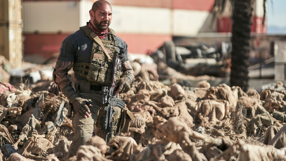 Copertina di Army of the Dead: quando c'è di mezzo Zack Snyder, anche gli zombie diventano una faccenda complicata