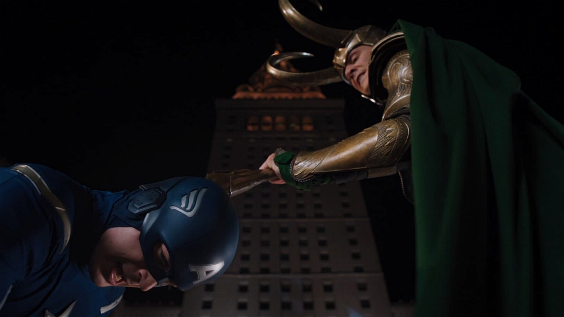 Copertina di The Avengers: dietro le quinte dello scontro tra Loki e Cap in un video di Hiddleston