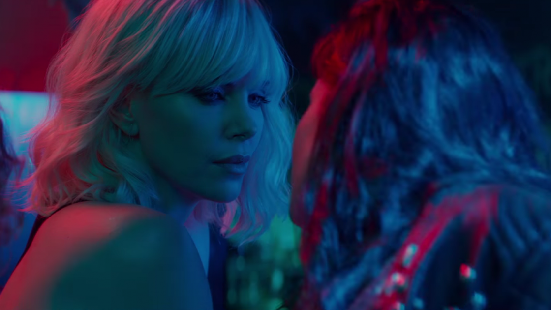 Copertina di Atomica Bionda: Charlize Theron e le scene di sesso con Sofia Boutella