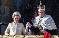 Copertina di The Crown 5 sarà l'ultima stagione della serie, Imelda Staunton nel ruolo della Regina Elisabetta