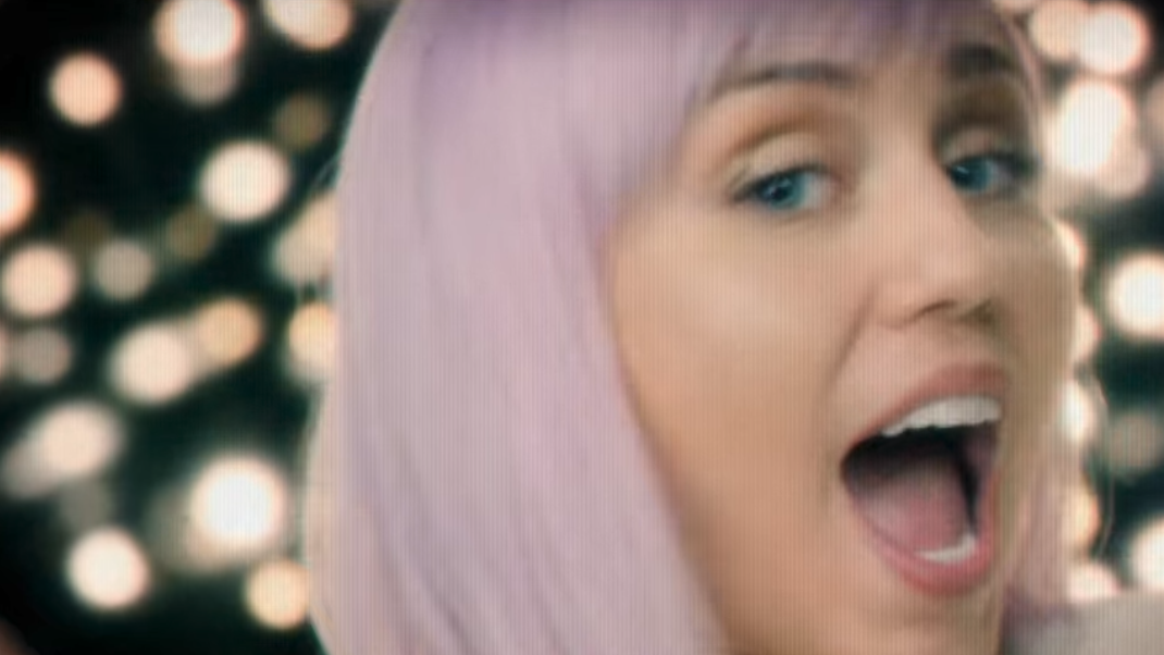 Το εξώφυλλο του Black Mirror 6 θα γίνει: τα επεισόδια μετατρέπονται σε ταινίες