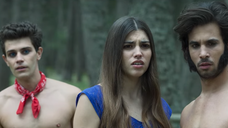 Copertina di HollyBlood su Netflix mette in scena la parodia di Twilight