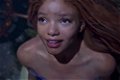 Traileren til Little Mermaid avslører Halle Bailey på bunnen av havet