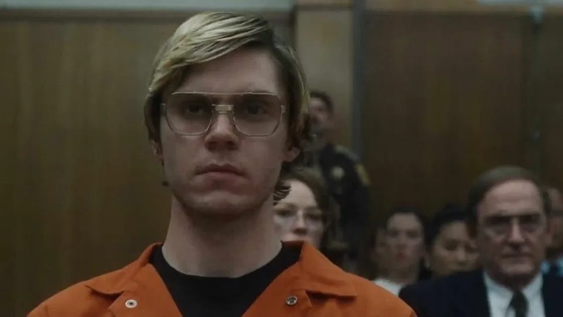 Cover ng The Real Dahmer Glasses na ibinebenta sa isang walang katotohanan na presyo