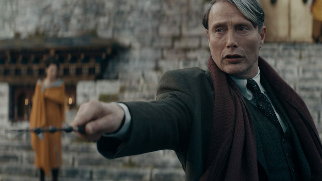 Copertina di Come finisce Animali Fantastici 3 e cosa rivela su Silente e Grindelwald