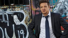 Copertina di Jeremy Renner torna a camminare: il video è speciale [GUARDA]