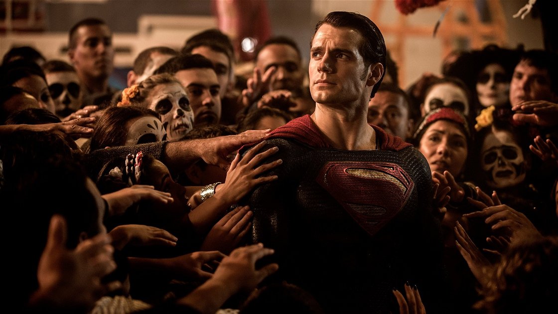 Copertina di Herny Cavill svela il nuovo look del suo Superman